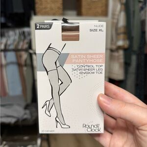 ROUND THE CLOCK 2 pack of nylon stockings